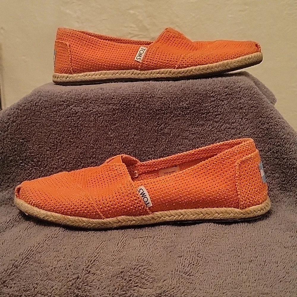 Toms Peachy Orange Slip-on Size 6.5 Loafers